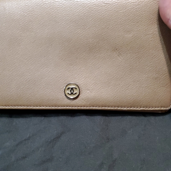 CHANEL Gold Metallic Leather Bifold Wallet. 🌟 Host Pick 🌟 - Picture 3 of 13